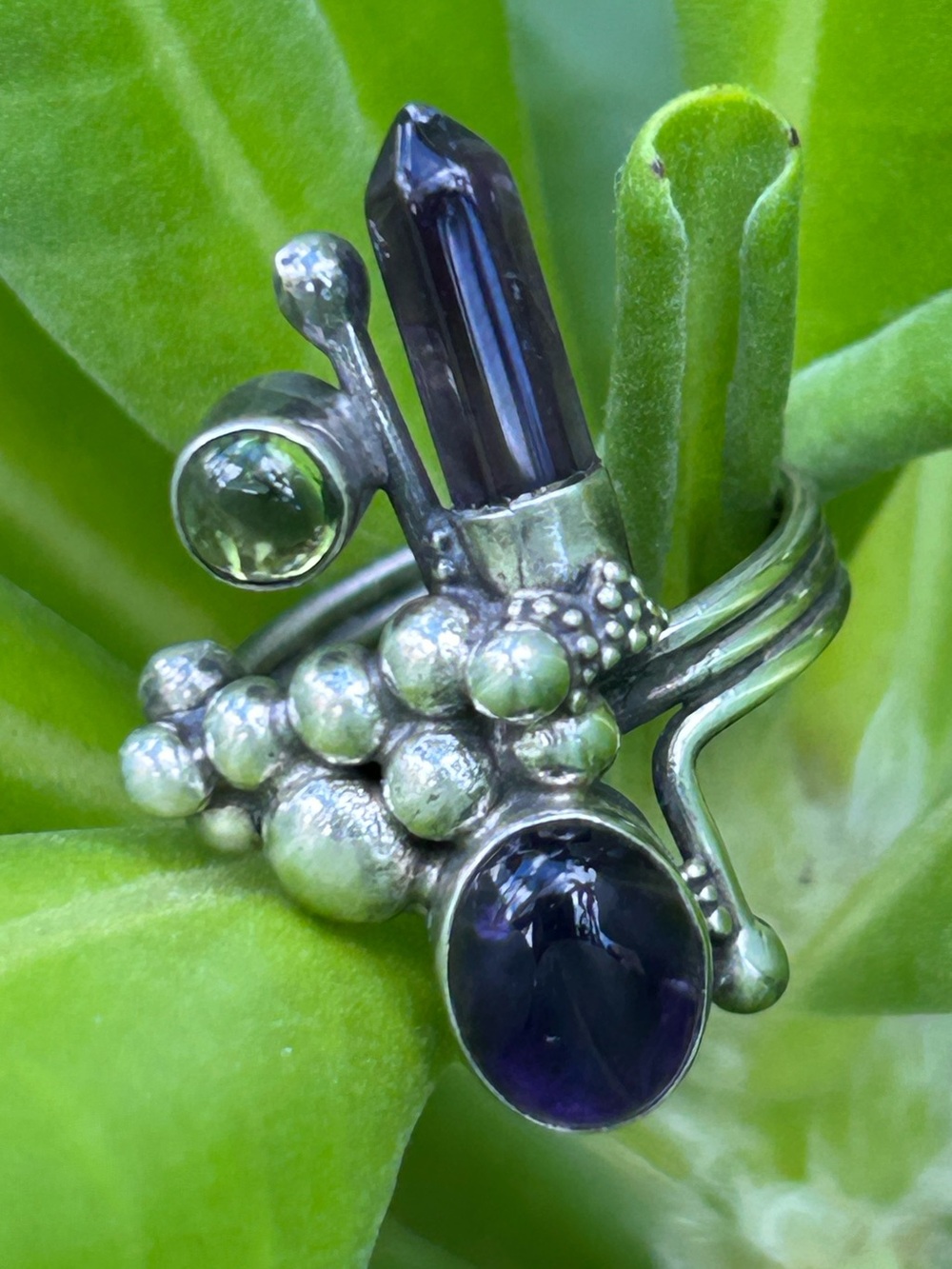 Vintage Sterling Silver Amethyst amulet Peridot gemstone Biomorphic Ring sz 8